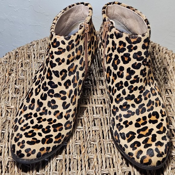 VIONIC Calfskin Leopard Ankle Boot, Women's size 8 - Picture 2 of 8